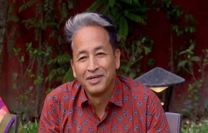 Sonam Wangchuk speaks to hunger striker in Jharkhand