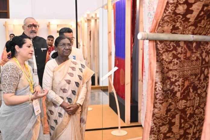 President Droupadi Murmu presenting awards to handloom artisans